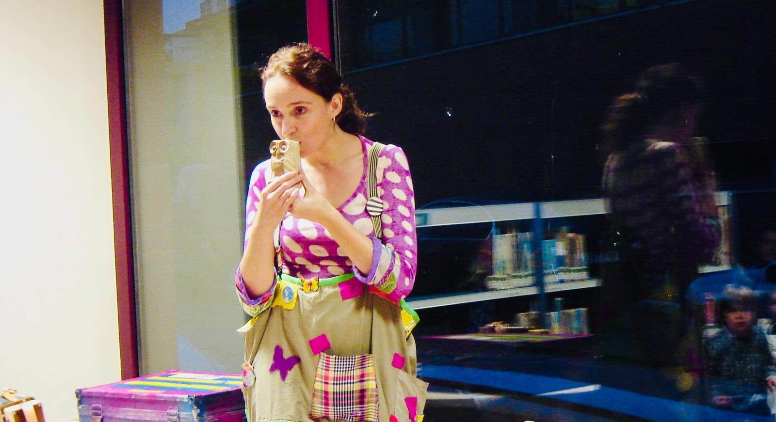 Menudos cuentos foto de maricuela actuando